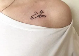 En güzel uçak dövme desenlerinin sentezi