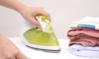 Come regolare la temperatura del ferro e la modalità di stiratura