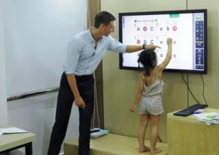 Aplikasi pembelajaran bahasa Inggris untuk anak-anak di Android Box TV