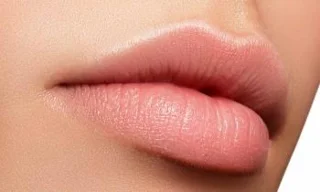 Bagaimana mempunyai bibir yang gemuk seperti Angelina Jolie