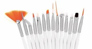 Cara membersihkan berus seni kuku