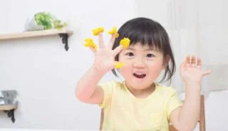 22 개월 된 아기-그녀는 갑자기 게으른 걷기와 당신이 파악해야 할 다른 변화!
