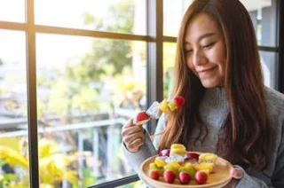 건강을 빨리 회복하고 효과적으로 회복하기 위해 제왕 절개로 먹을 수있는 과일은 무엇입니까?