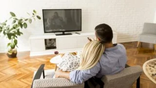 Müzik dinlerken TV ekranının nasıl kapatılacağına ilişkin talimatlar basit ve yapılması kolaydır