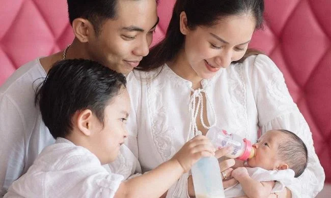 عکس خانوادگی زیبا و دنج شاد 