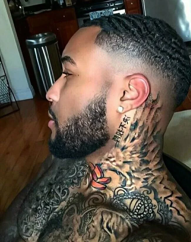 Diseño de tatuaje de cuello 4