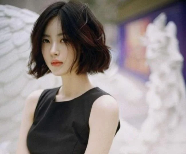 Menggabungkan gaya rambut pendek yang paling indah hari ini