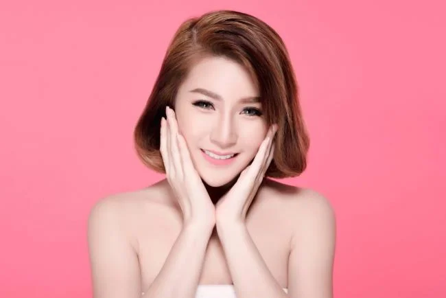 Menggabungkan gaya rambut pendek yang paling indah hari ini
