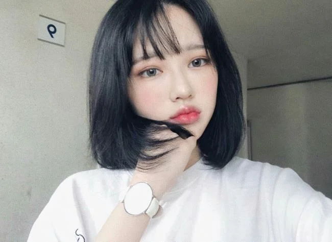 Menggabungkan gaya rambut pendek yang paling indah hari ini