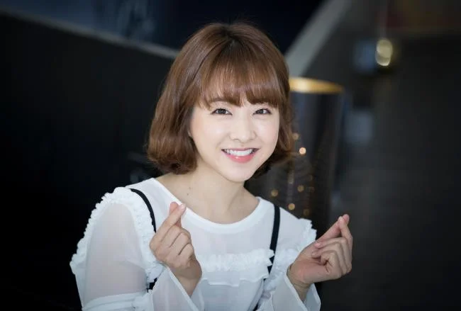 Menggabungkan gaya rambut pendek yang paling indah hari ini