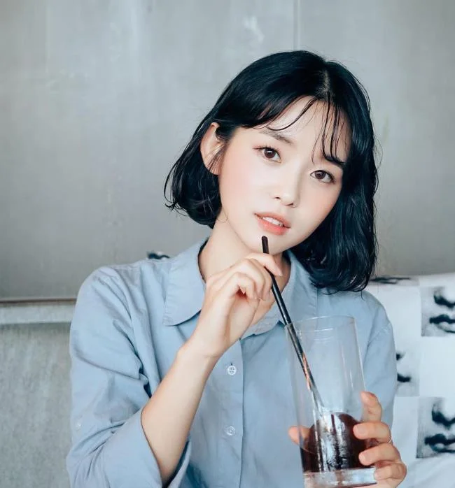 Menggabungkan gaya rambut pendek yang paling indah hari ini