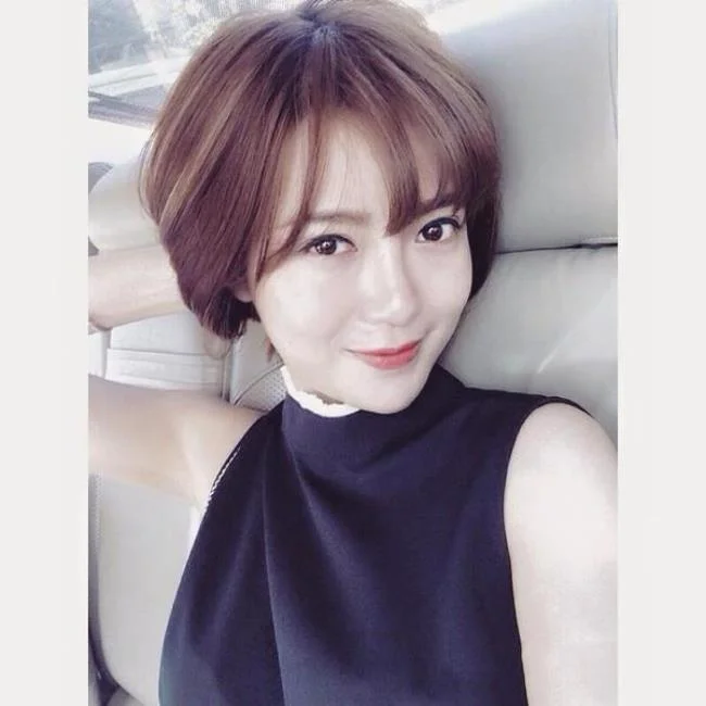Menggabungkan gaya rambut pendek yang paling indah hari ini