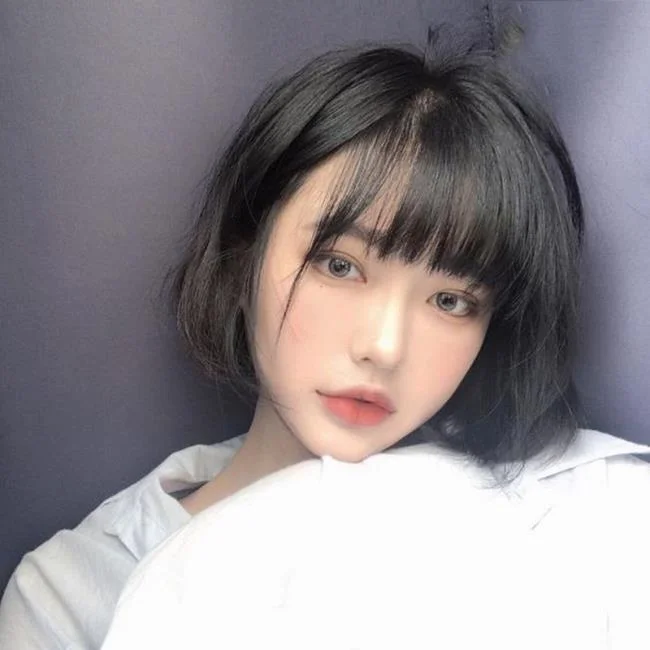Menggabungkan gaya rambut pendek yang paling indah hari ini