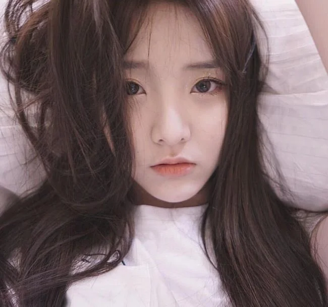 سنتز تصویر ناز دختر زیبا