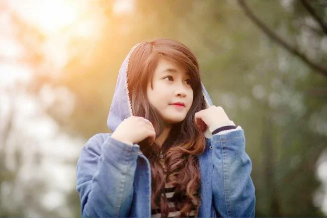 سنتز تصویر ناز دختر زیبا