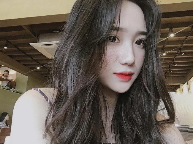 سنتز تصویر ناز دختر زیبا