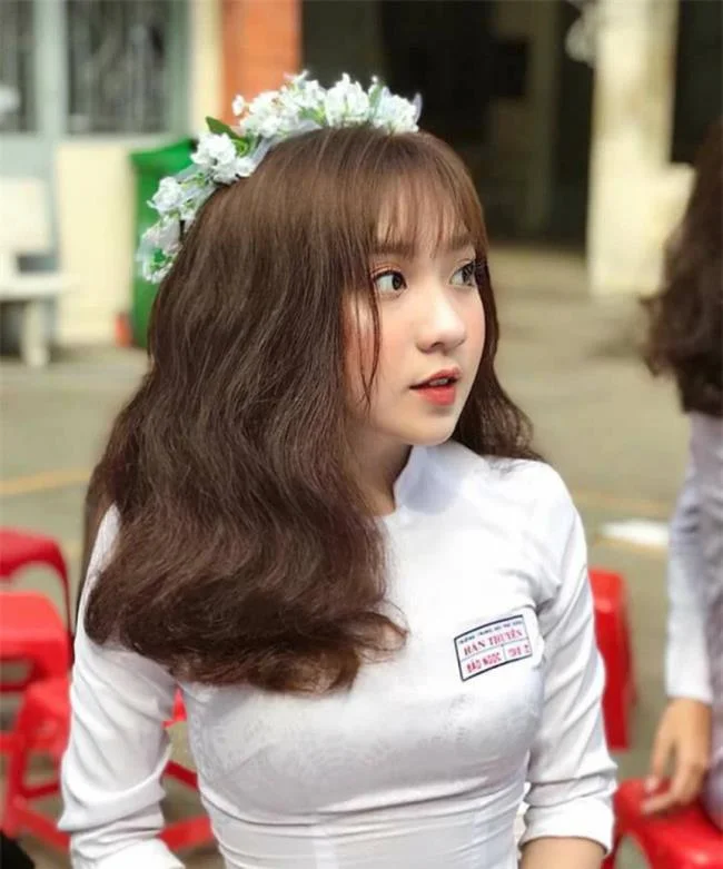 سنتز تصویر ناز دختر زیبا