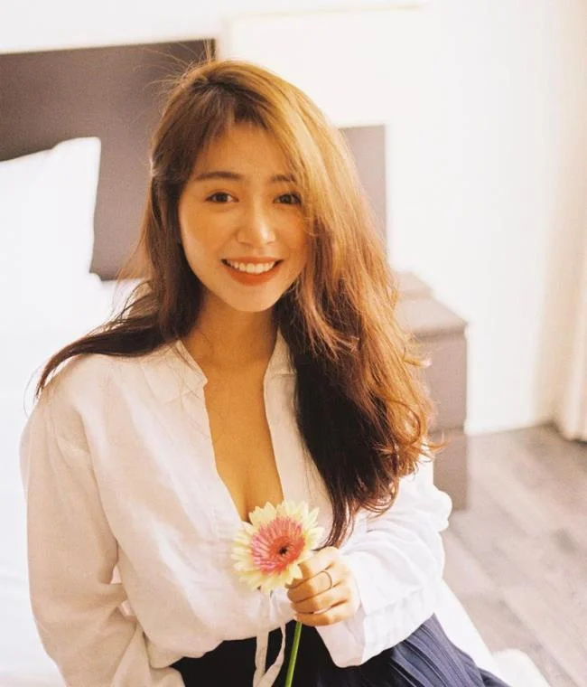 سنتز تصویر ناز دختر زیبا