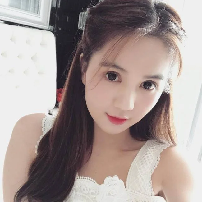 سنتز تصویر ناز دختر زیبا