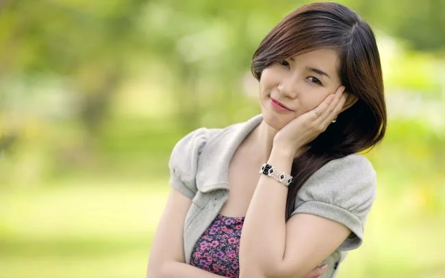 سنتز تصویر ناز دختر زیبا