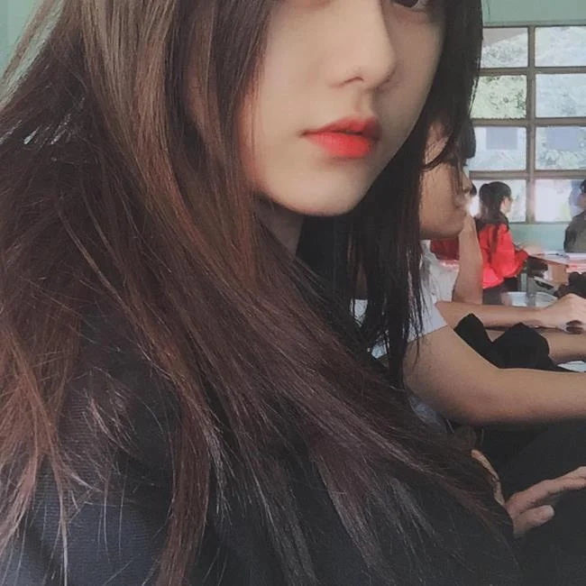 سنتز تصویر ناز دختر زیبا