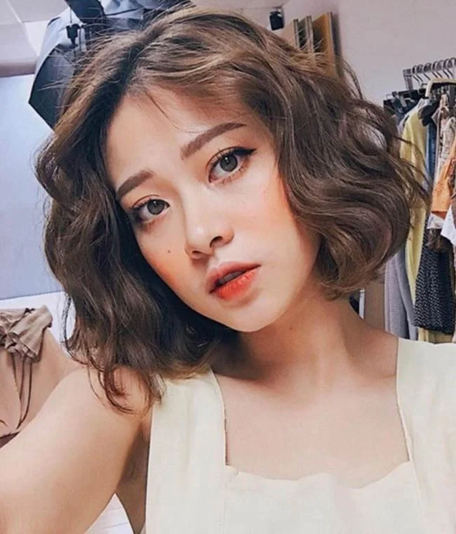 سنتز تصویر ناز دختر زیبا