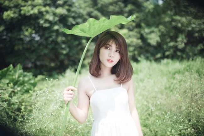 سنتز تصویر ناز دختر زیبا