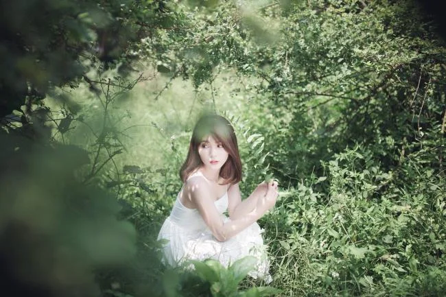 سنتز تصویر ناز دختر زیبا