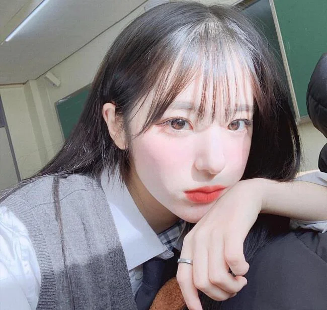 سنتز تصویر ناز دختر زیبا