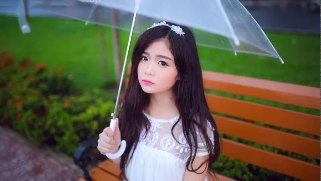 سنتز تصویر ناز دختر زیبا