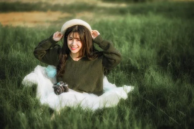 سنتز تصویر ناز دختر زیبا