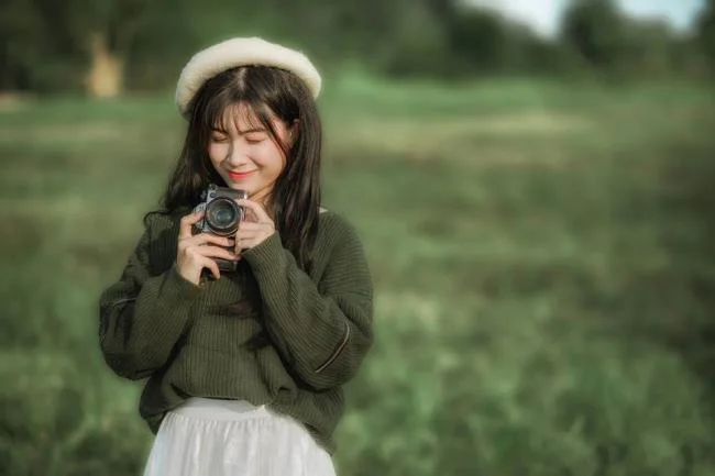 سنتز تصویر ناز دختر زیبا