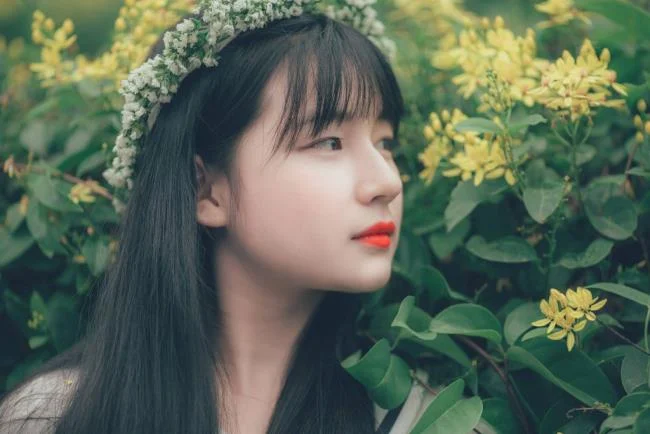 سنتز تصویر ناز دختر زیبا