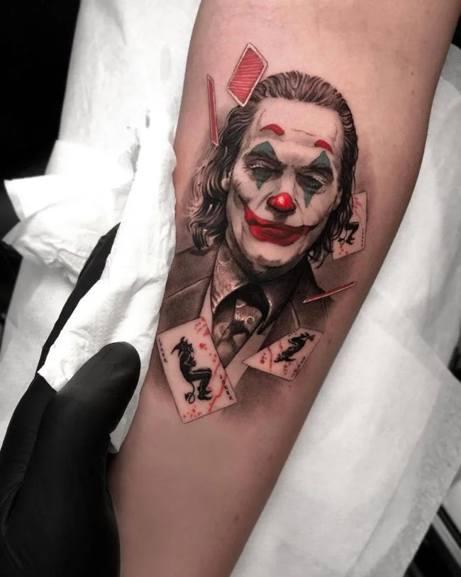 Koleksi pola tato Joker penuh misteri dan sangat menarik