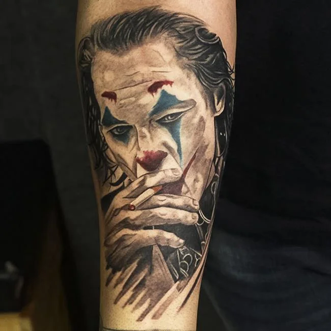 Koleksi pola tato Joker penuh misteri dan sangat menarik