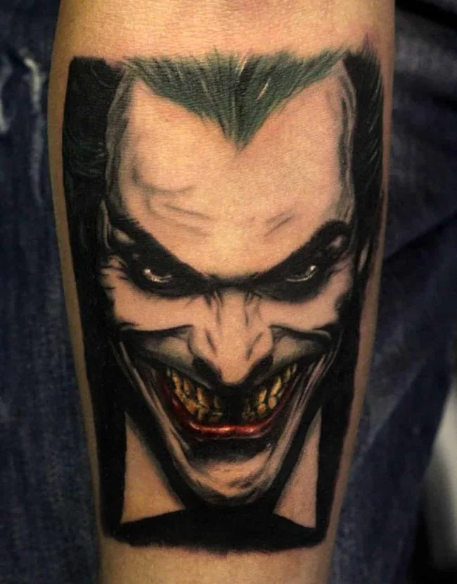 Koleksi pola tato Joker penuh misteri dan sangat menarik