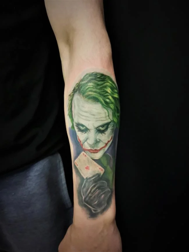 Koleksi pola tato Joker penuh misteri dan sangat menarik