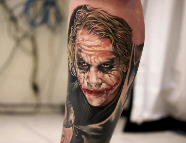 Koleksi pola tato Joker penuh misteri dan sangat menarik