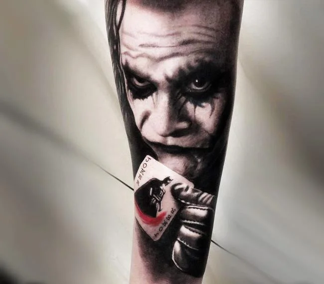 Koleksi pola tato Joker penuh misteri dan sangat menarik