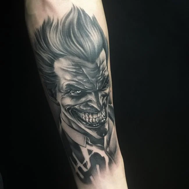 Koleksi pola tato Joker penuh misteri dan sangat menarik