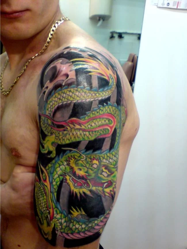 Koleksi 50 pola tato naga di lengan