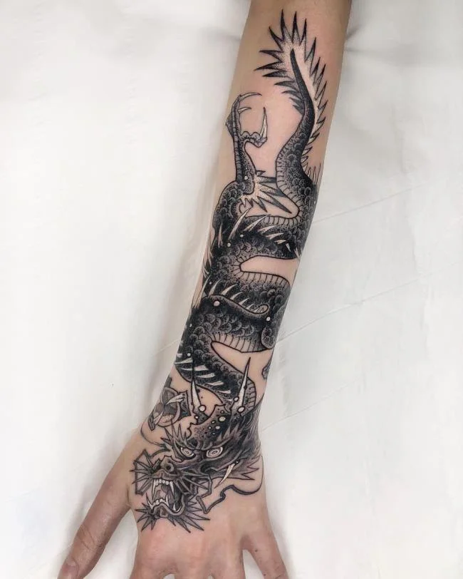 Koleksi 50 pola tato naga di lengan