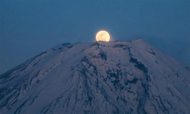Koleksi gambar bulan yang paling indah