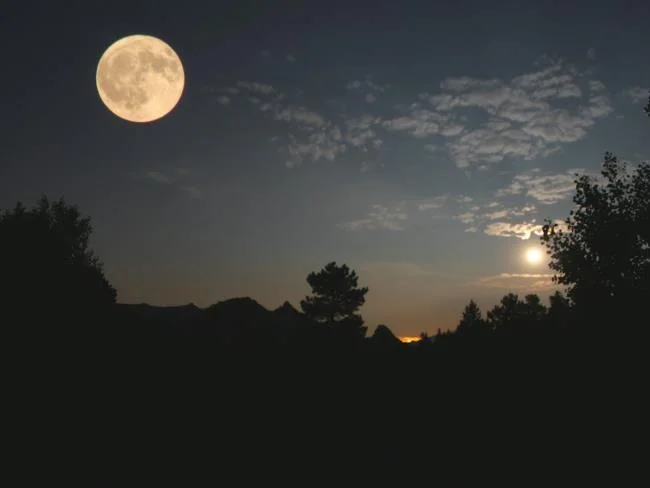 Koleksi gambar bulan yang paling indah