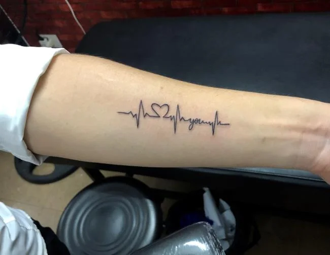 Recomienda más de 50 patrones de tatuaje de frecuencia cardíaca extremadamente significativos