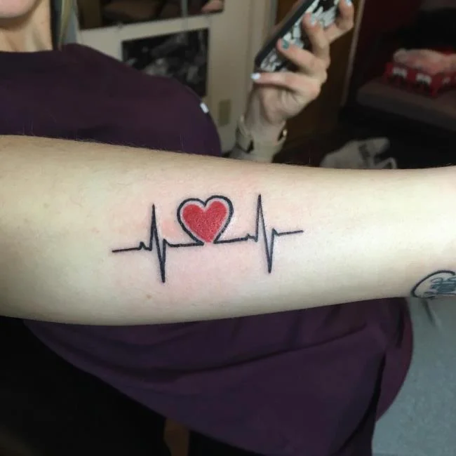 Recomienda más de 50 patrones de tatuaje de frecuencia cardíaca extremadamente significativos