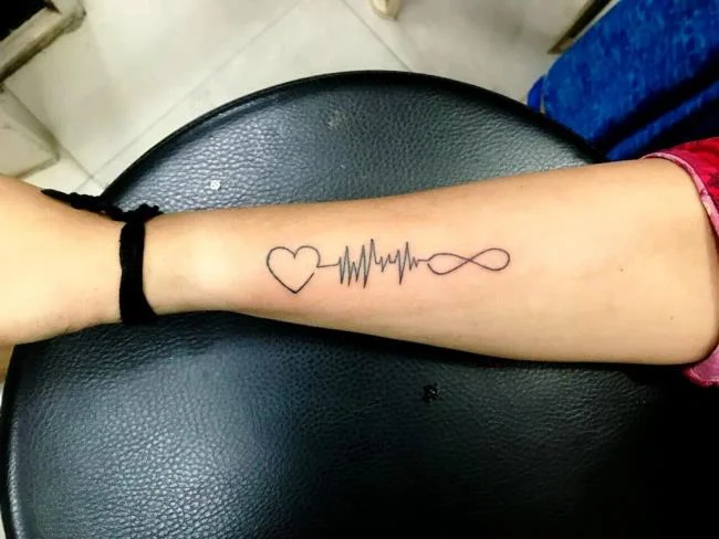 Recomienda más de 50 patrones de tatuaje de frecuencia cardíaca extremadamente significativos