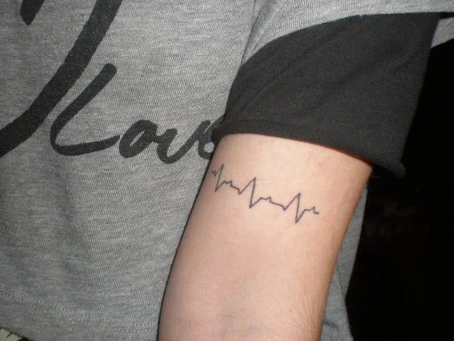 Recomienda más de 50 patrones de tatuaje de frecuencia cardíaca extremadamente significativos