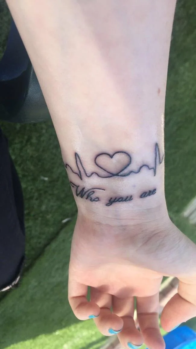 Recomienda más de 50 patrones de tatuaje de frecuencia cardíaca extremadamente significativos