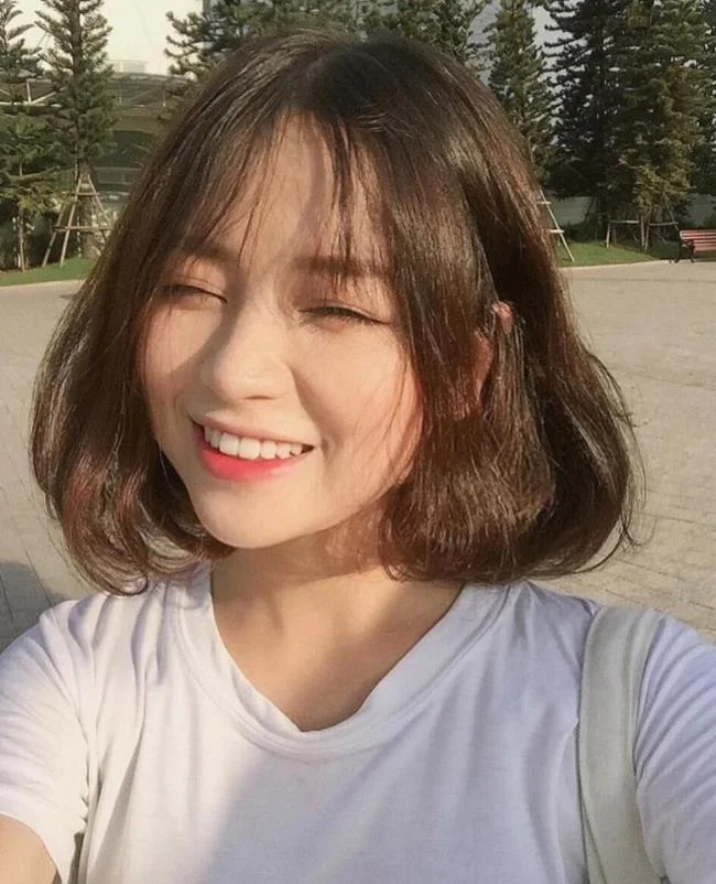 Ringkasan gadis cantik berambut pendek yang paling cantik